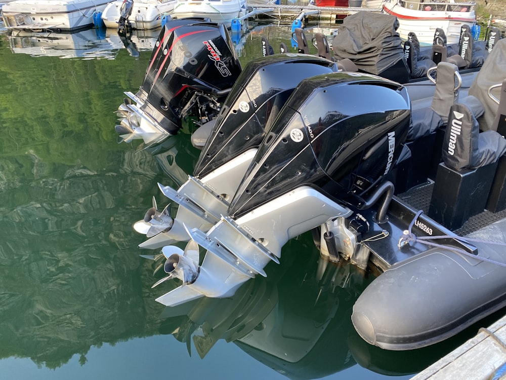 Outboard motor mounted on the transom of a recreational boat